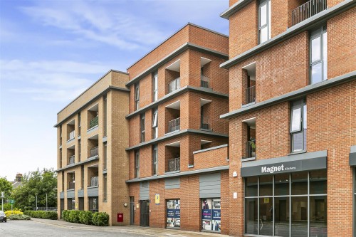 Arrange a viewing for 299 High Street, Sutton