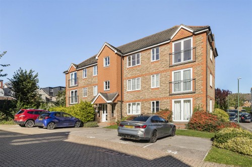 Arrange a viewing for Sevenoaks Close, Sutton