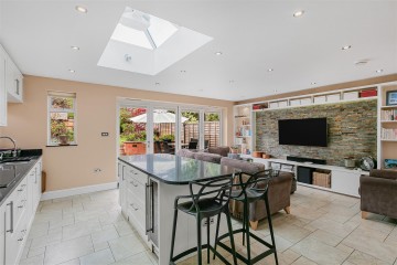 image of 7, The Crescent