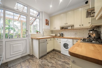 image of 20, Woodend